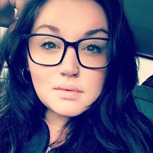 Meet your Posher, Akassa